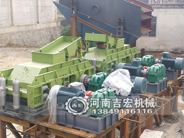 專吃12、13石子液壓對輥制砂機(jī)-砂場必備制砂設(shè)備！