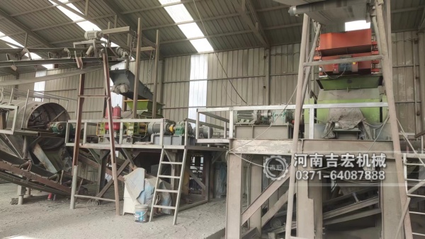 液壓對輥破碎機破碎瓜米石效果如何,工作原理是什么？