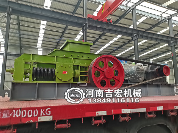 白灰廠破碎新選擇！狼牙式雙齒輥機,10cm大塊生石灰10cm輕松碎至3cm!