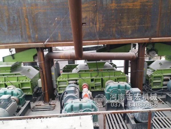 試過多種破碎機,為啥老廠長獨寵白云石對輥機？答案藏在細節(jié)里！