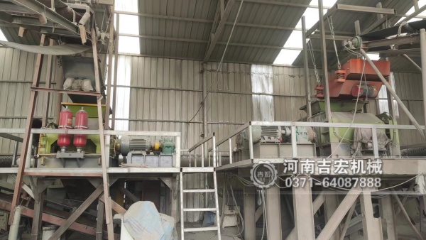 小礦場換設(shè)備怕踩坑？鎳礦對輥破碎機小巧能打,投入不多回本快,選它心里踏實!