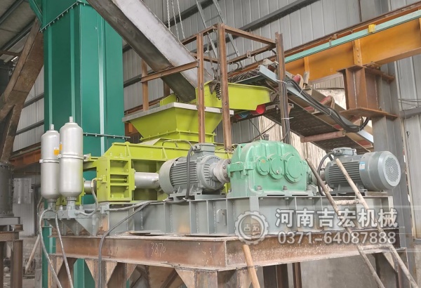 吉宏機(jī)械對(duì)輥制砂機(jī)：高耐磨輥皮+液壓調(diào)節(jié)，破碎效率提升30%！